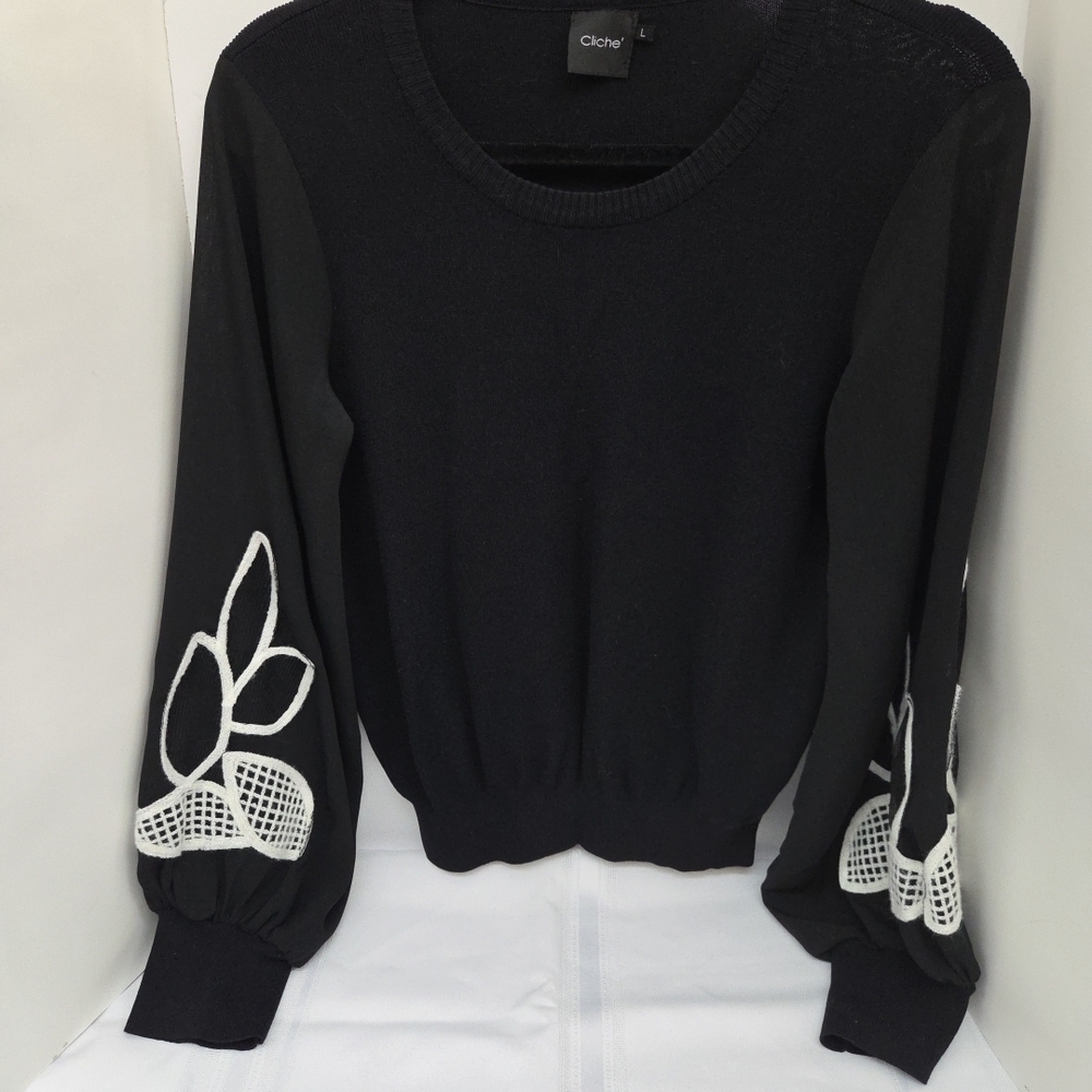 Cliche' Women's Sweater Sz L Black White Floral Embroidey